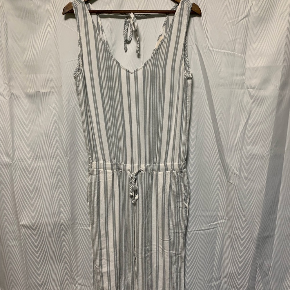 Cloth & Stone gray striped cross back jumpsuit